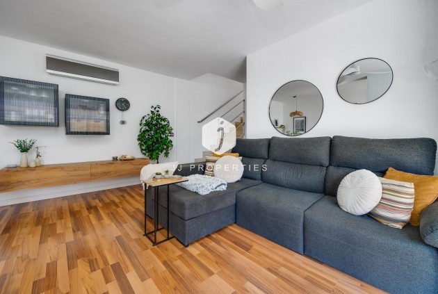 Resale - Villa -
Los Montesinos - La herrada