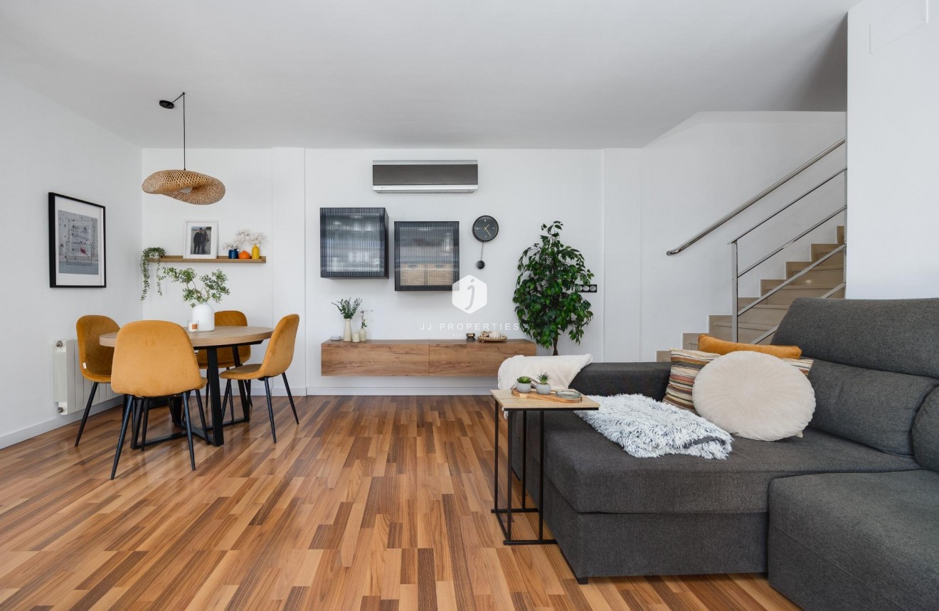 Resale - Villa -
Los Montesinos - La herrada