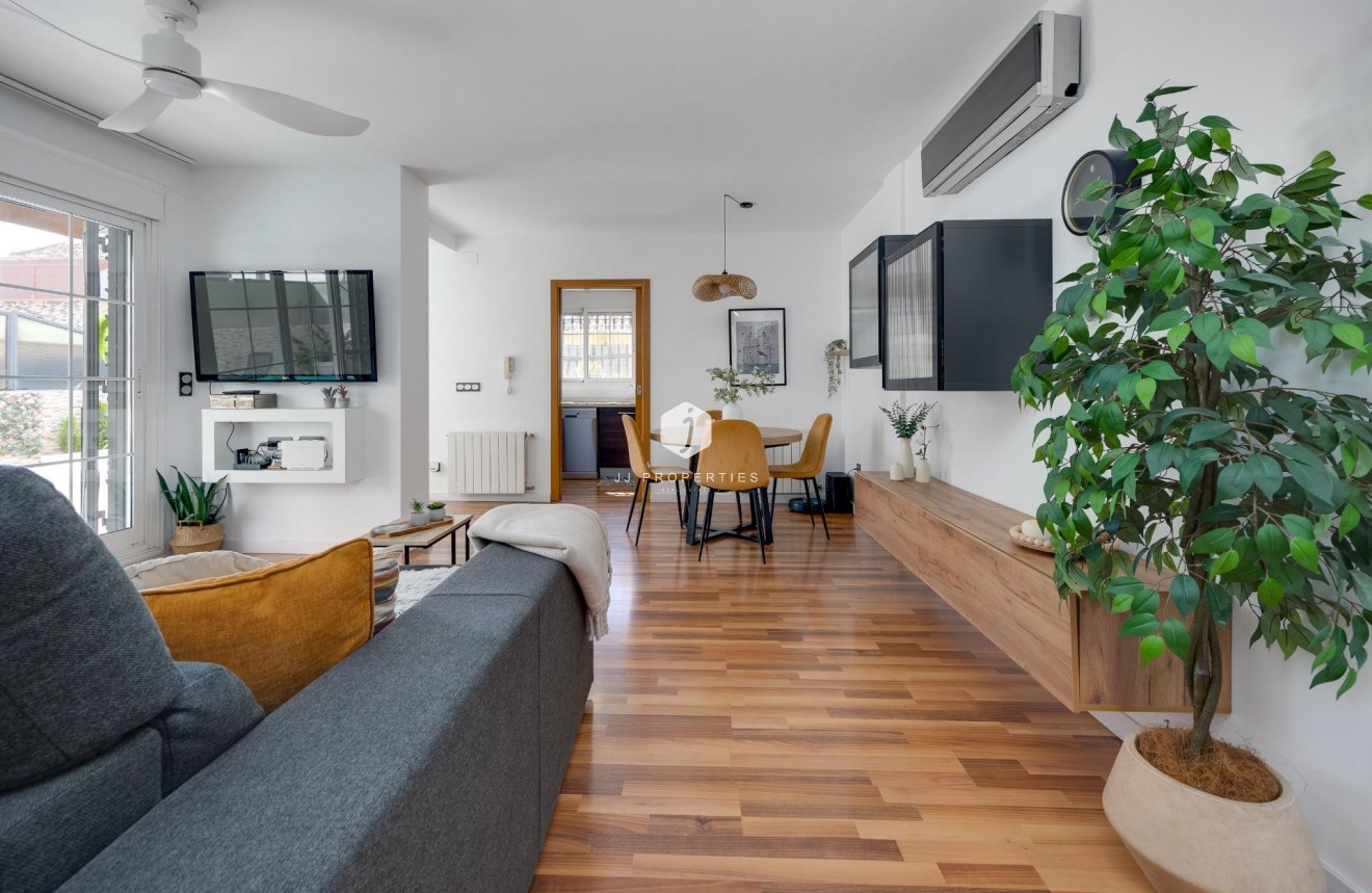 Resale - Villa -
Los Montesinos - La herrada