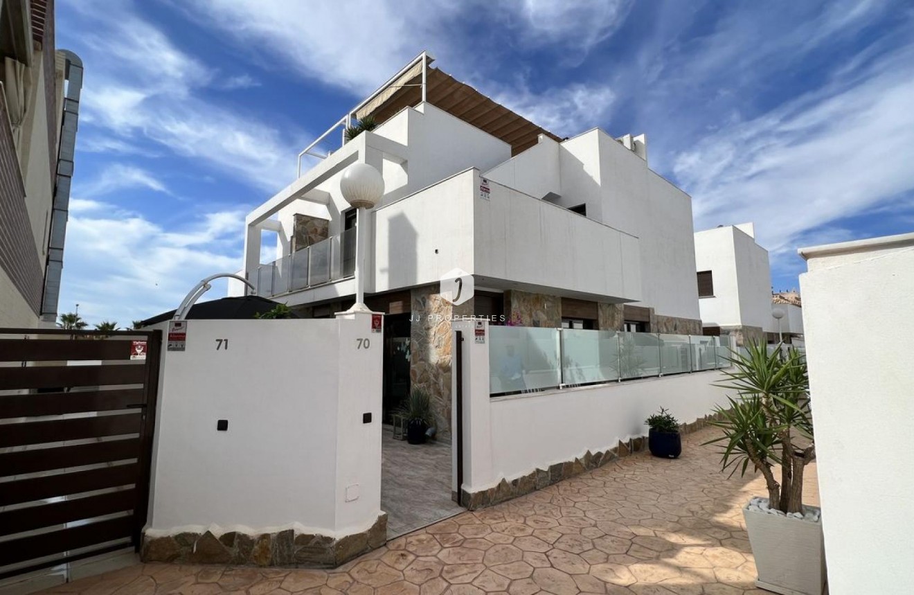 Resale - Chalet -
Cabo Roig - Costa Blanca