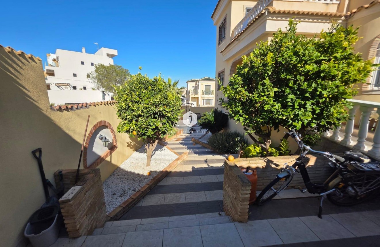 Resale - Villa -
Orihuela Costa - Villamartín-las Filipinas