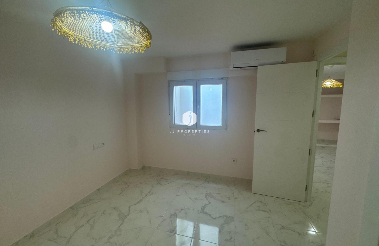 D'occasion - Appartement -
Torrevieja - Costa Blanca