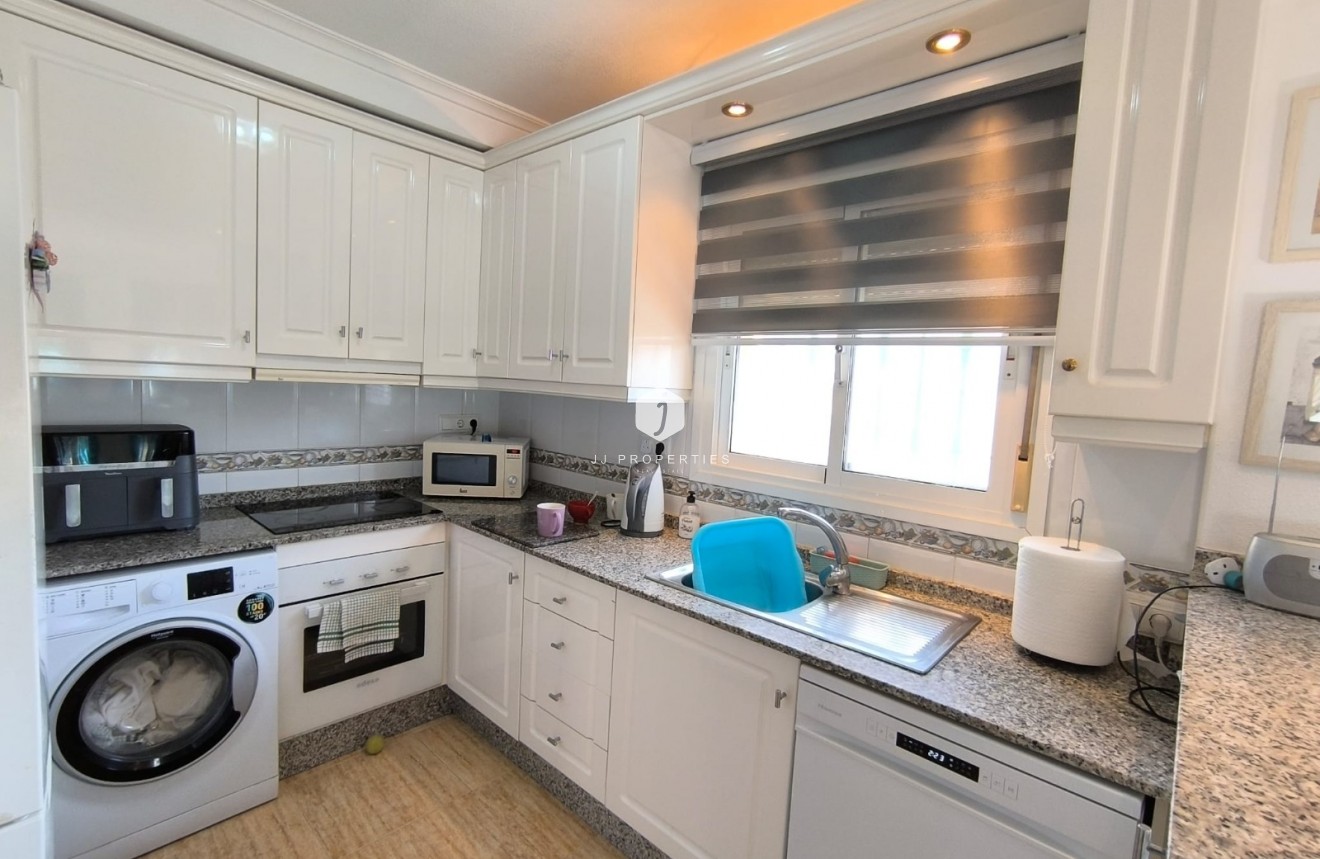 Aus zweiter Hand - Villa -
El Raso - Costa Blanca