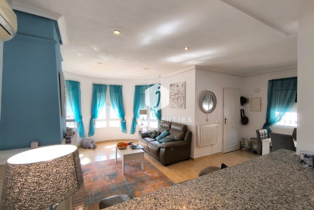 Aus zweiter Hand - Villa -
El Raso - Costa Blanca