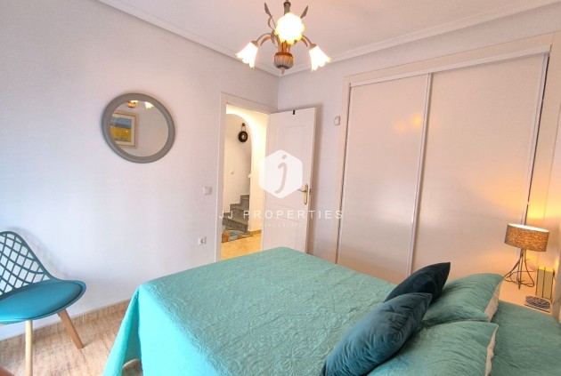 Aus zweiter Hand - Villa -
El Raso - Costa Blanca