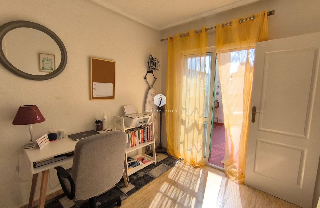 Aus zweiter Hand - Villa -
El Raso - Costa Blanca