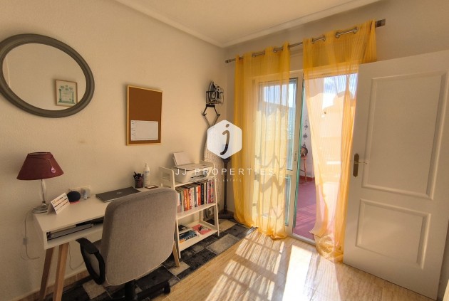 Aus zweiter Hand - Villa -
El Raso - Costa Blanca