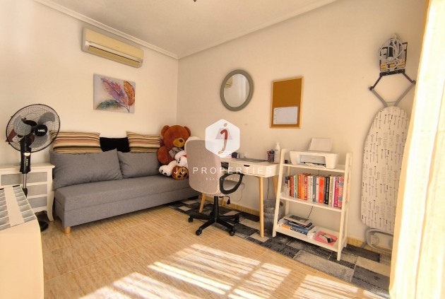 Aus zweiter Hand - Villa -
El Raso - Costa Blanca