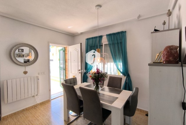 Aus zweiter Hand - Villa -
El Raso - Costa Blanca