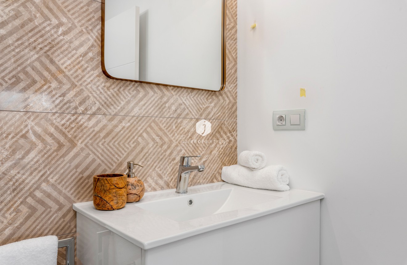 Aus zweiter Hand - Wohnung -
San Miguel de Salinas - Inland