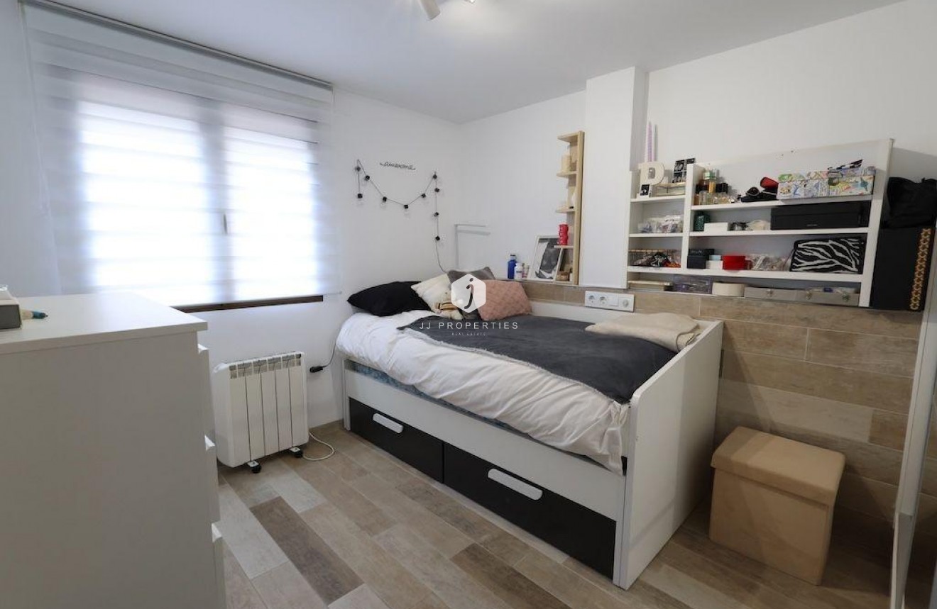 Aus zweiter Hand - Duplex -
Cabo Roig - Costa Blanca