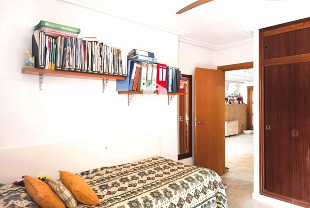 Aus zweiter Hand - Duplex -
Cabo Roig - Costa Blanca