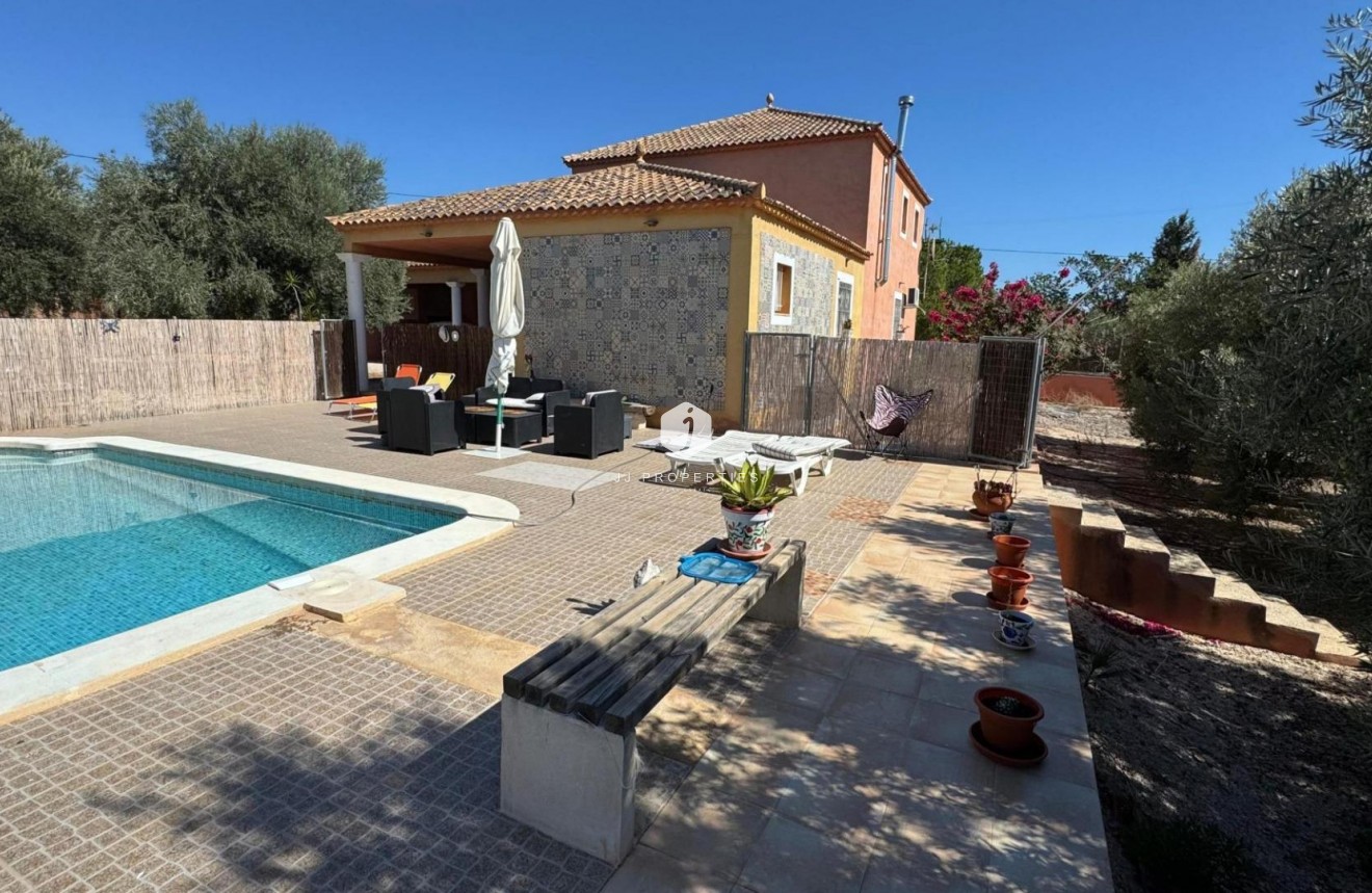 Aus zweiter Hand - Landgut -
Albatera - Inland