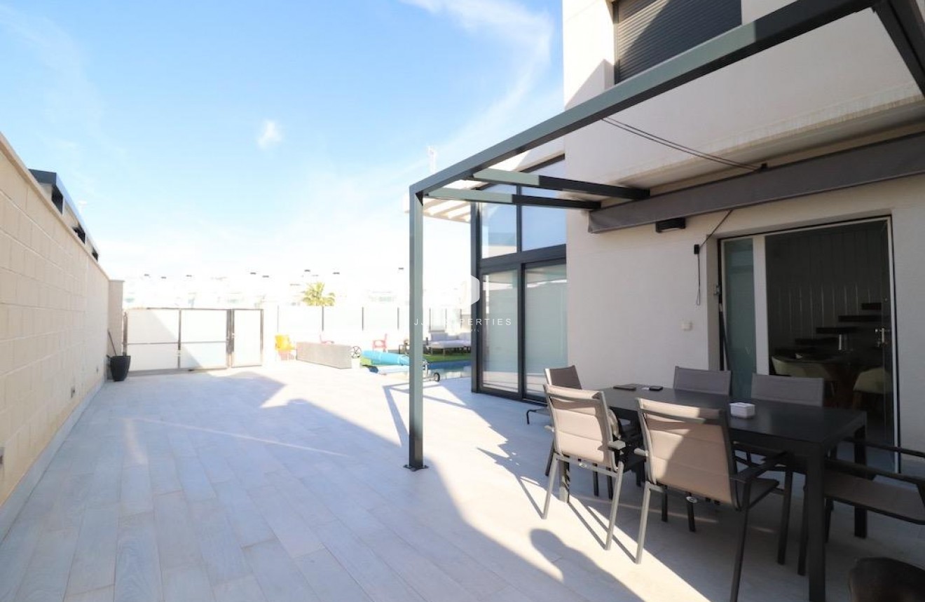 D'occasion - Villa -
Orihuela Costa - Costa Blanca