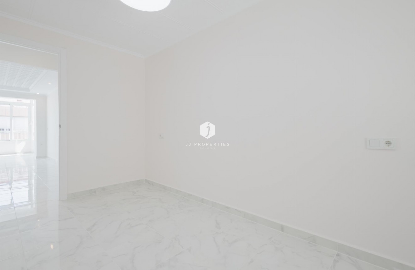 D'occasion - Appartement -
Torrevieja - Costa Blanca