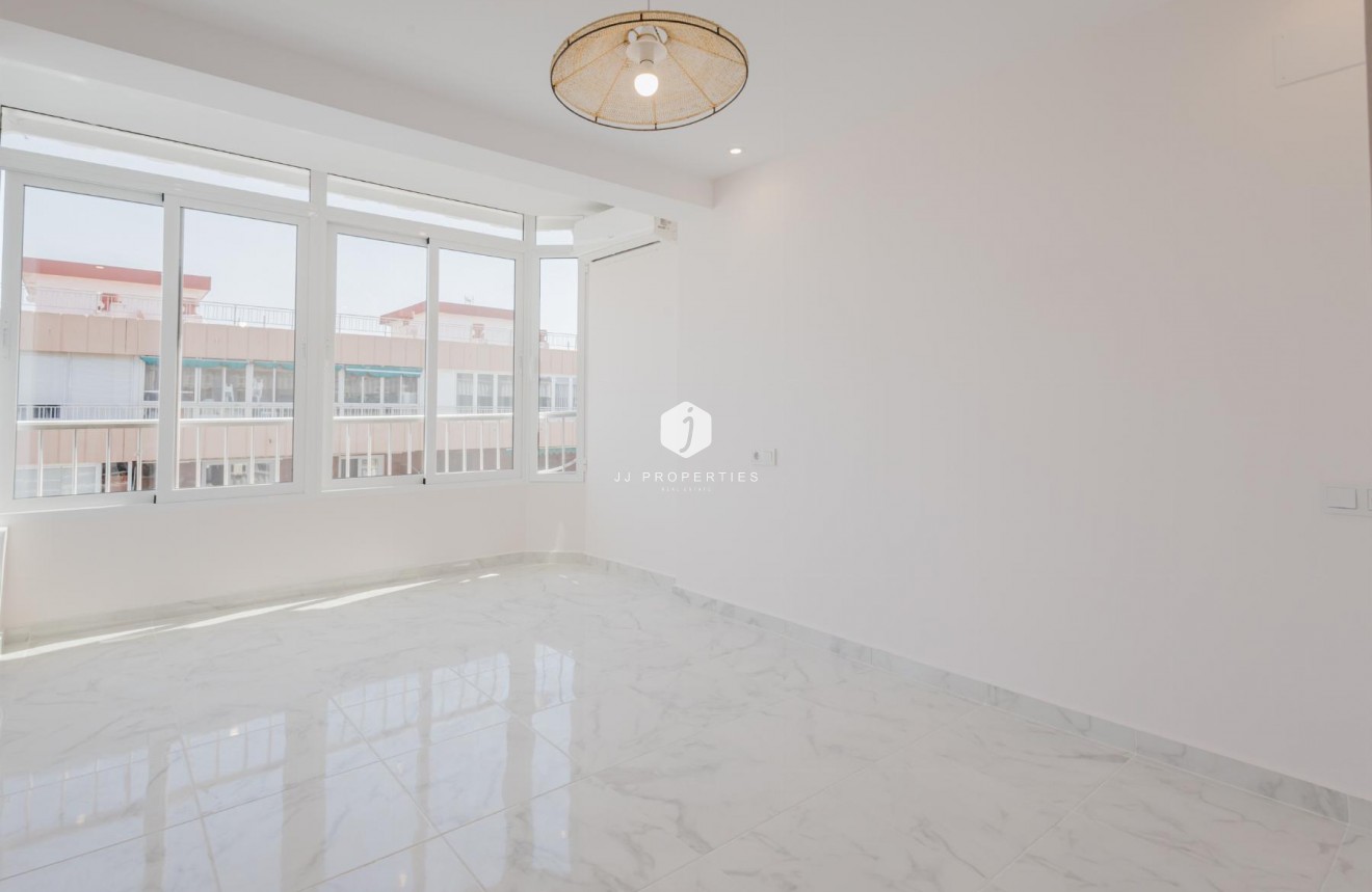 D'occasion - Appartement -
Torrevieja - Costa Blanca