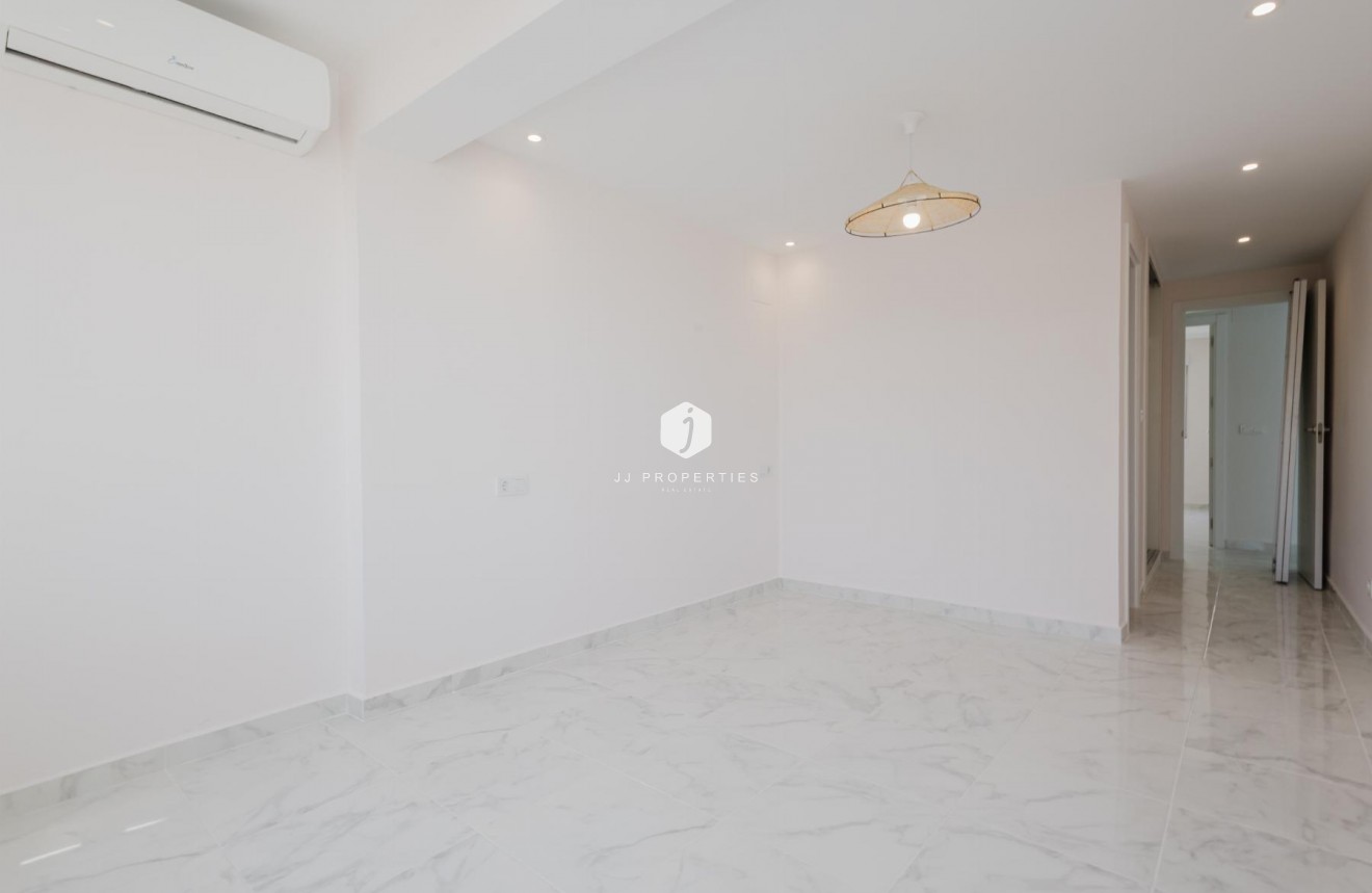 D'occasion - Appartement -
Torrevieja - Costa Blanca