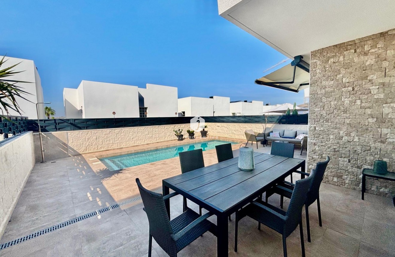 Aus zweiter Hand - Villa -
Benijofar - Pueblo 4