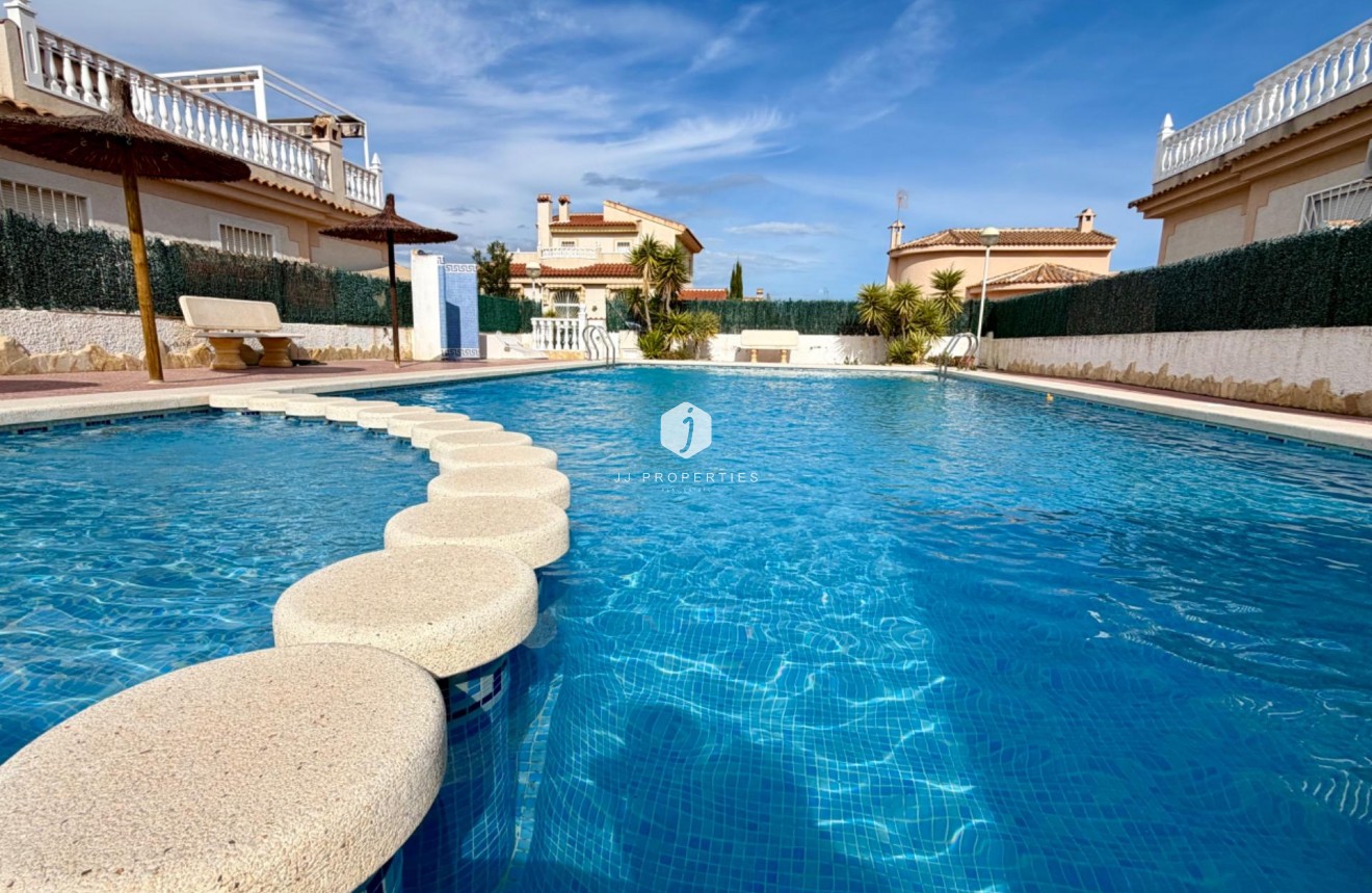 Aus zweiter Hand - Chalet -
Rojales - Pueblo