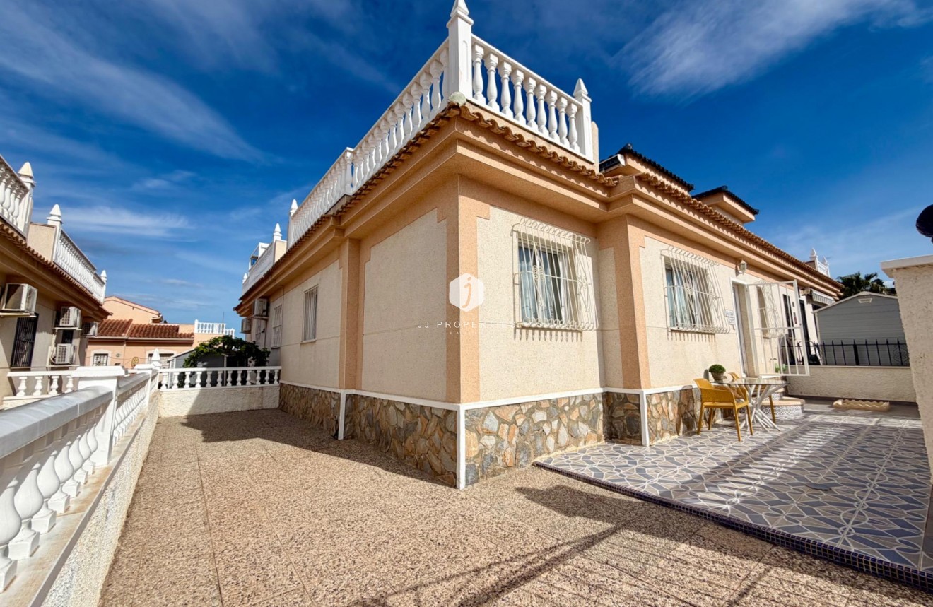 Aus zweiter Hand - Chalet -
Rojales - Pueblo