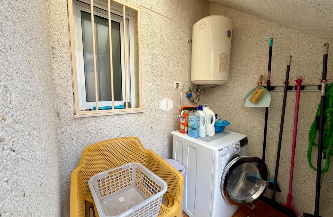 Aus zweiter Hand - Chalet -
Rojales - Pueblo