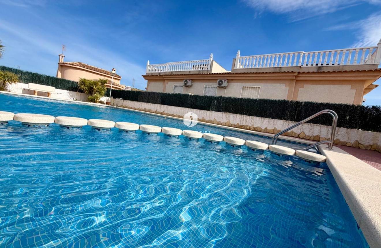 Aus zweiter Hand - Chalet -
Rojales - Pueblo