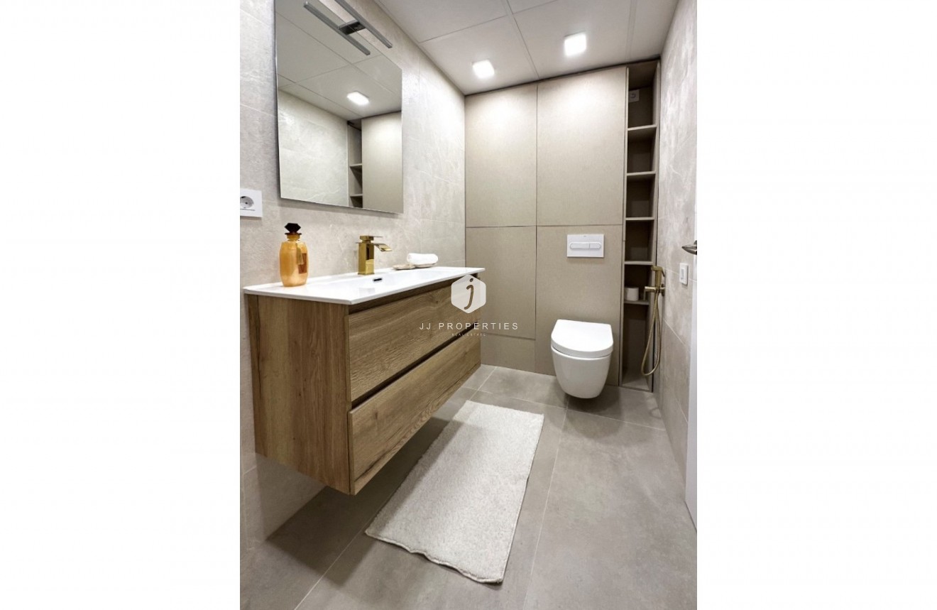 D'occasion - Appartement -
Torrevieja - Costa Blanca