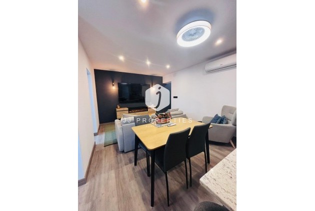 Aus zweiter Hand - Chalet -
San Miguel de Salinas - Inland