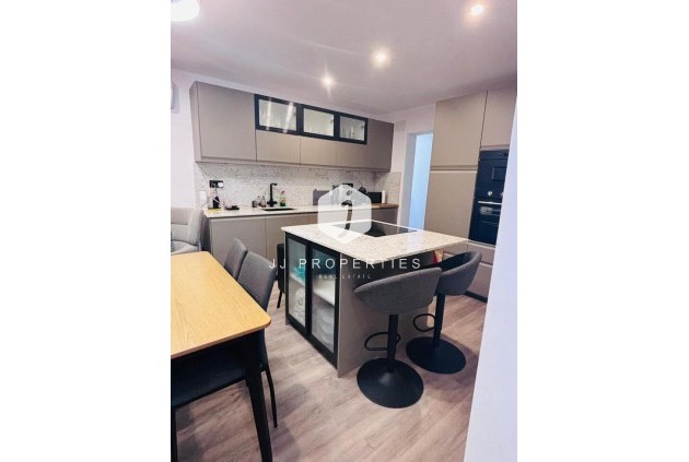 Aus zweiter Hand - Chalet -
San Miguel de Salinas - Inland