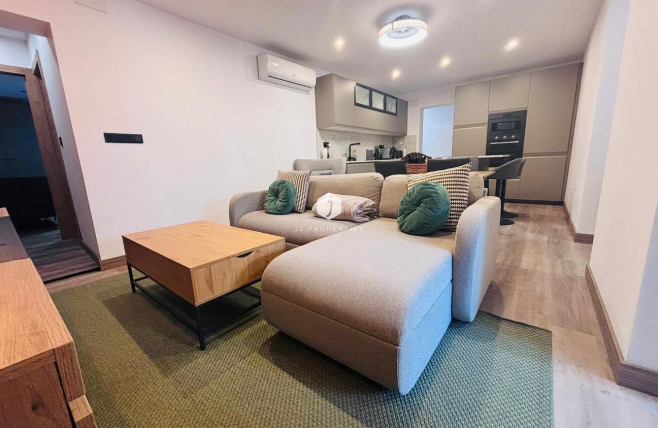 Aus zweiter Hand - Chalet -
San Miguel de Salinas - Inland