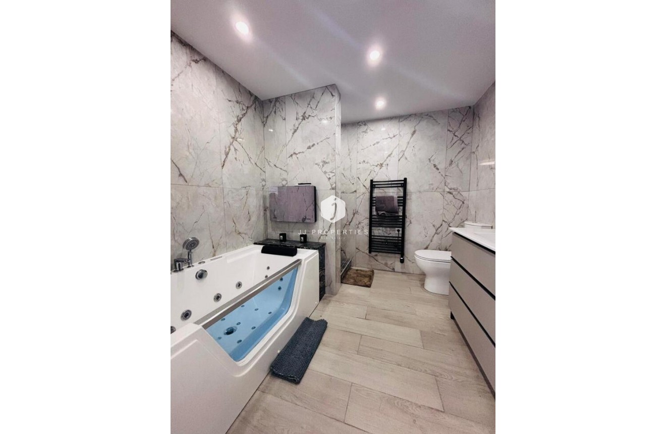 Aus zweiter Hand - Chalet -
San Miguel de Salinas - Inland