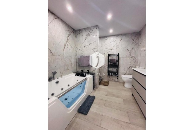 Aus zweiter Hand - Chalet -
San Miguel de Salinas - Inland