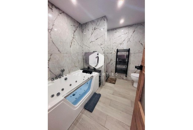 Aus zweiter Hand - Chalet -
San Miguel de Salinas - Inland