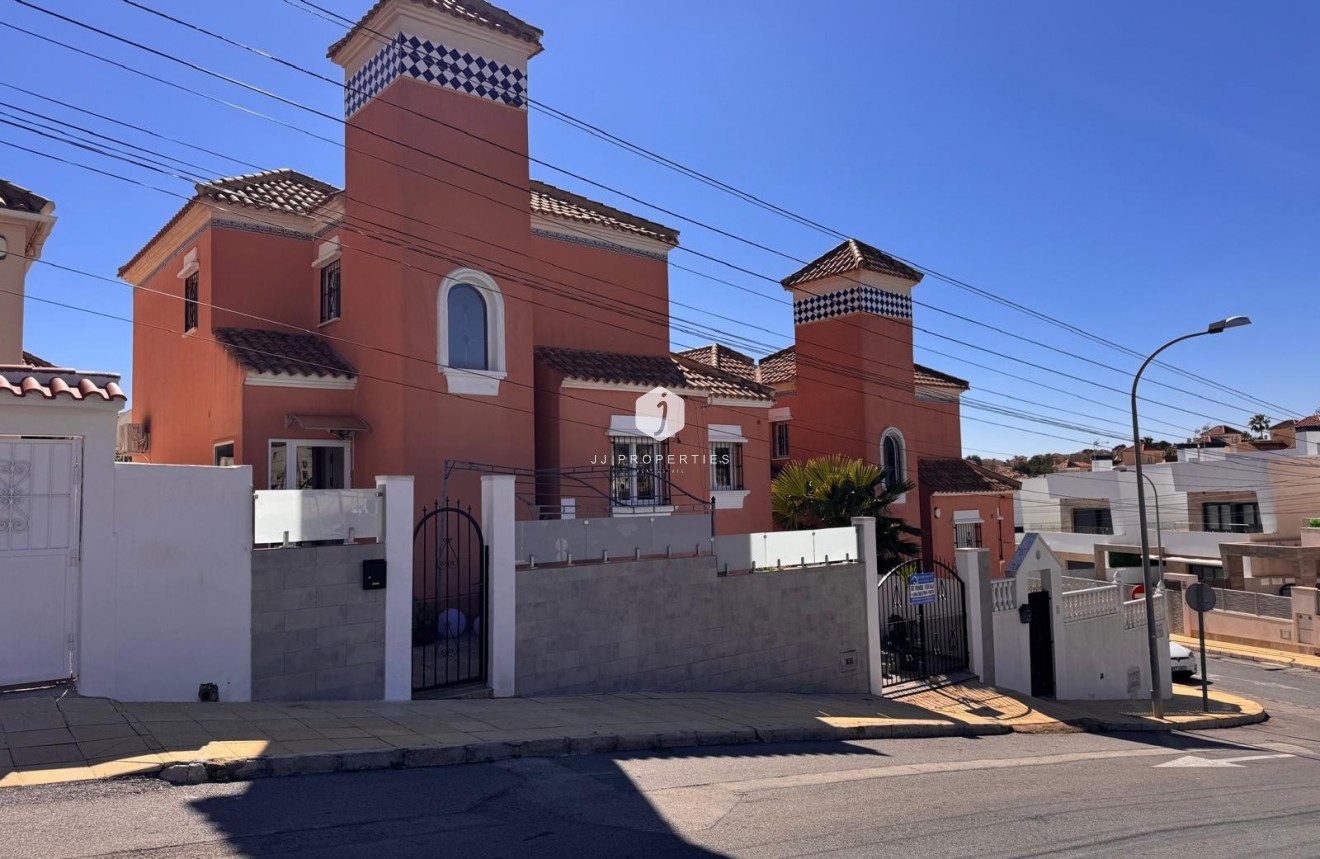 Aus zweiter Hand - Villa -
San Miguel de Salinas - Inland