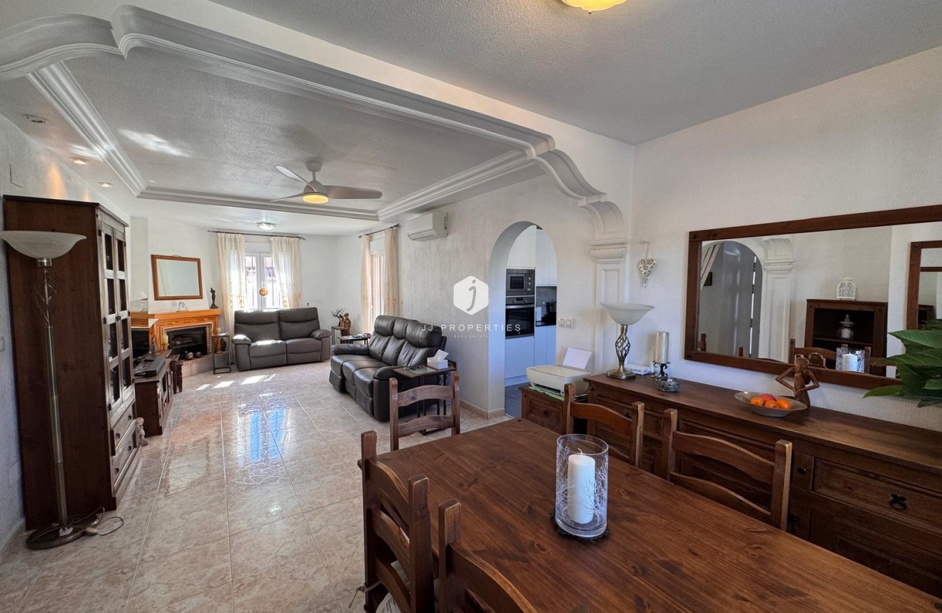 Aus zweiter Hand - Villa -
San Miguel de Salinas - Inland