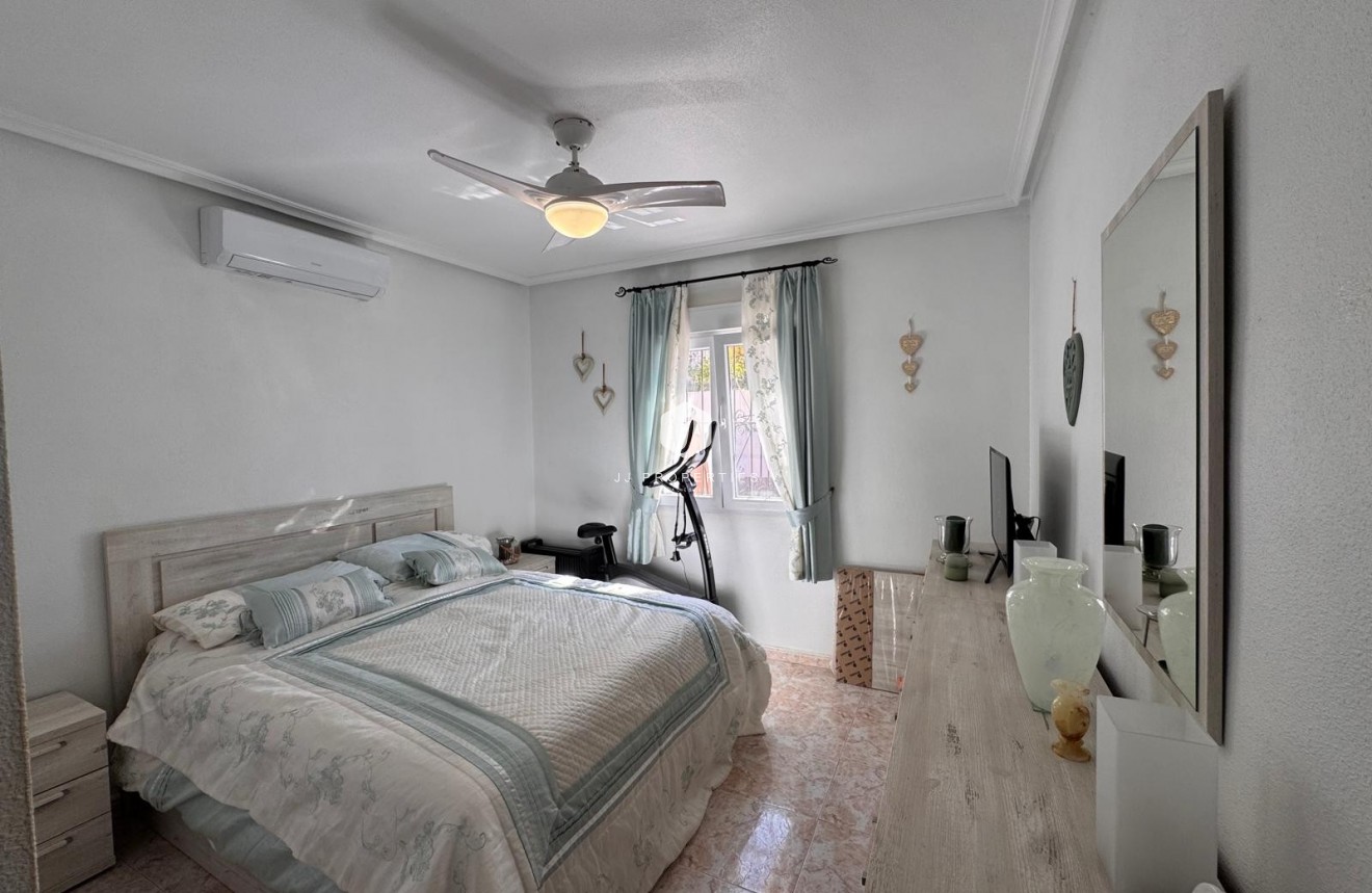 Aus zweiter Hand - Villa -
San Miguel de Salinas - Inland