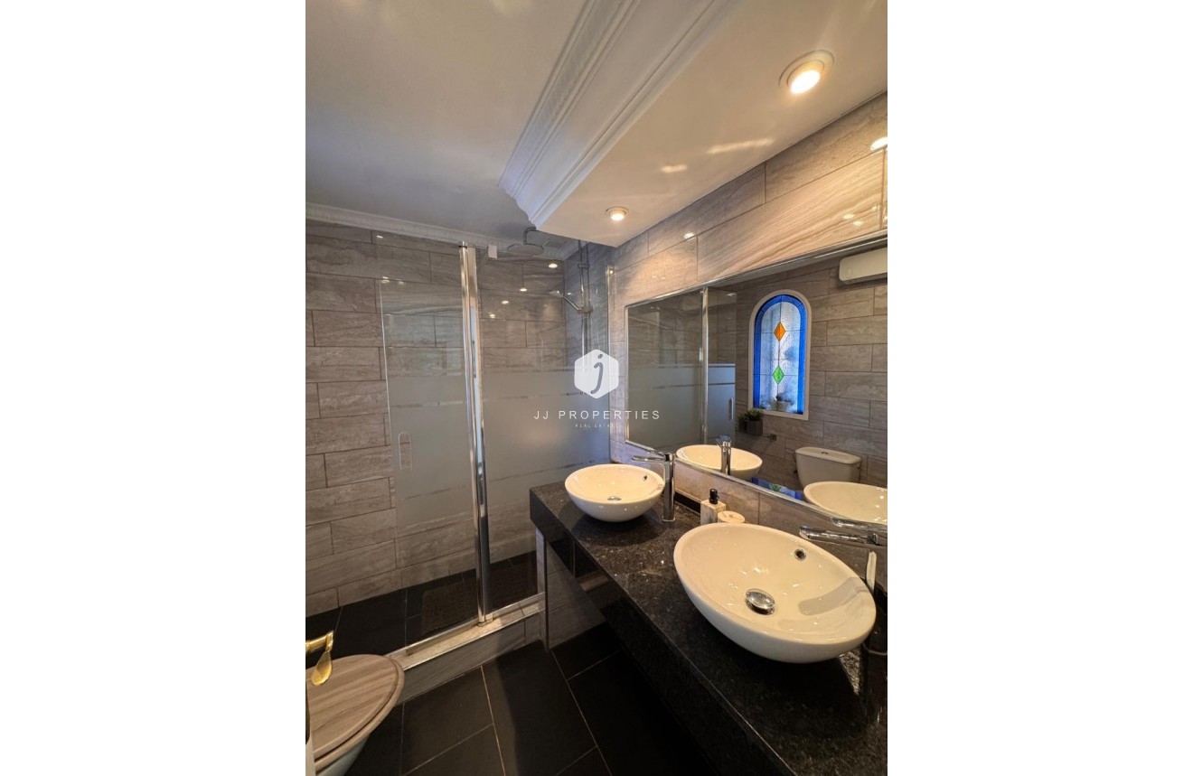 Aus zweiter Hand - Villa -
San Miguel de Salinas - Inland