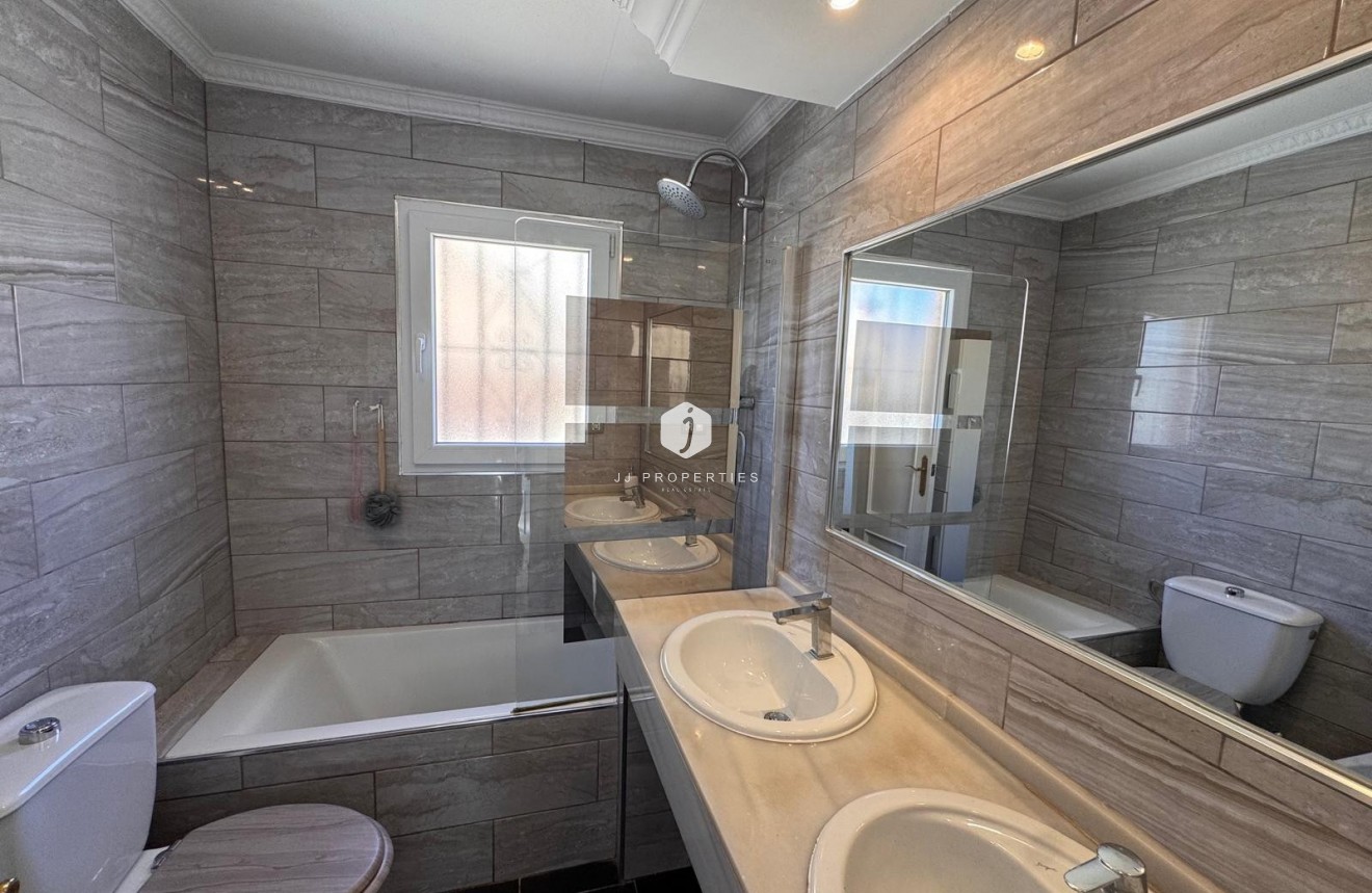 Aus zweiter Hand - Villa -
San Miguel de Salinas - Inland