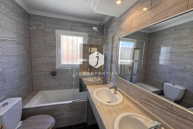 Aus zweiter Hand - Villa -
San Miguel de Salinas - Inland