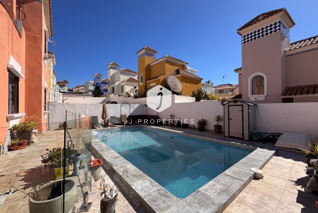 Aus zweiter Hand - Villa -
San Miguel de Salinas - Inland