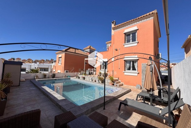 Aus zweiter Hand - Villa -
San Miguel de Salinas - Inland