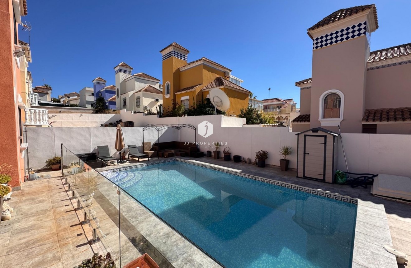 Aus zweiter Hand - Villa -
San Miguel de Salinas - Inland