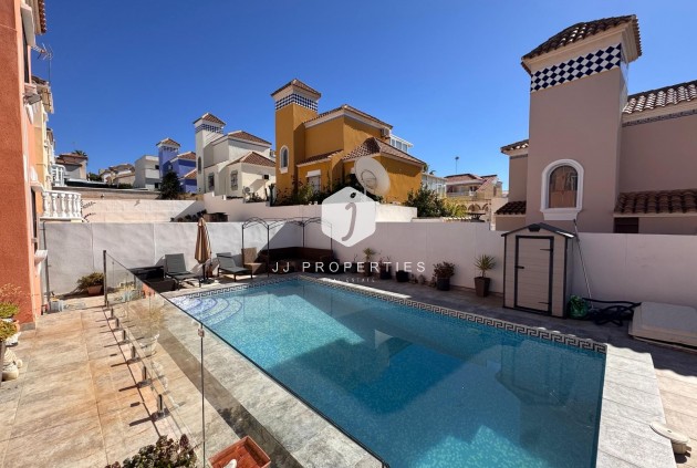 Aus zweiter Hand - Villa -
San Miguel de Salinas - Inland