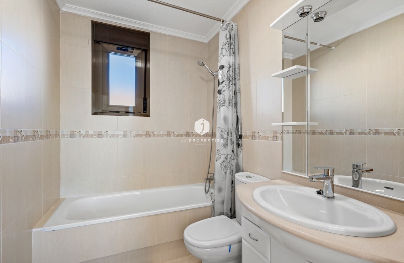 Aus zweiter Hand - Chalet -
San Miguel de Salinas - Inland