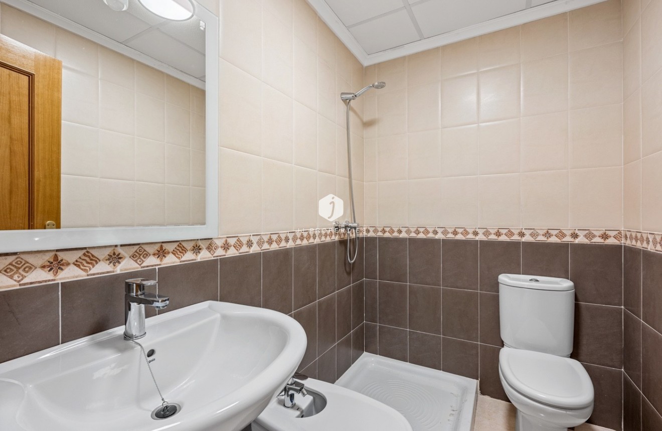 Aus zweiter Hand - Chalet -
San Miguel de Salinas - Inland