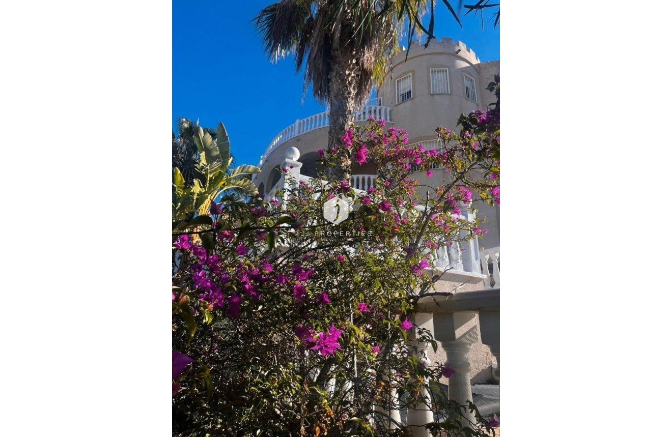 Aus zweiter Hand - Villa -
Rojales - La Marquesa