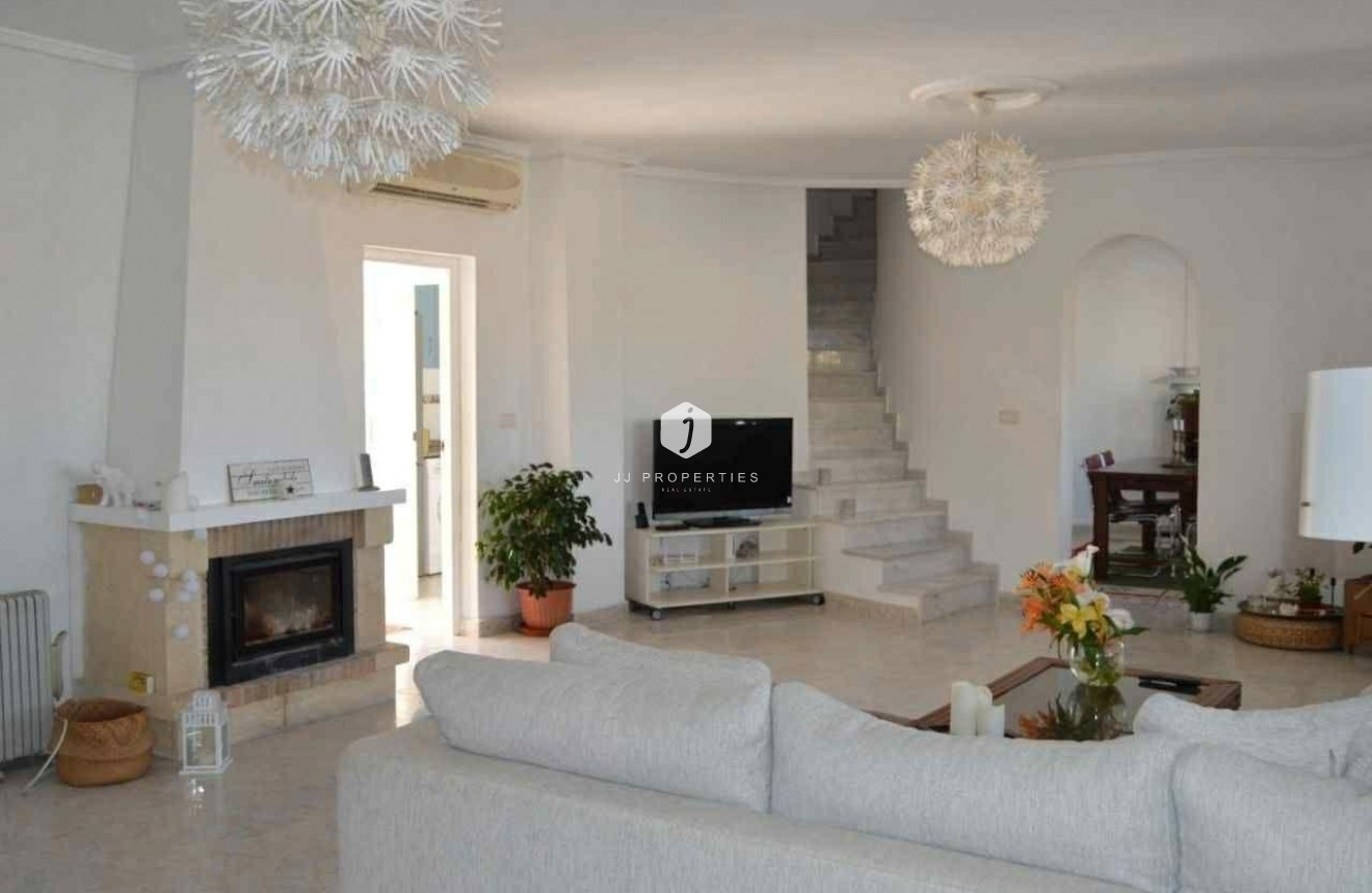 Aus zweiter Hand - Villa -
Rojales - La Marquesa