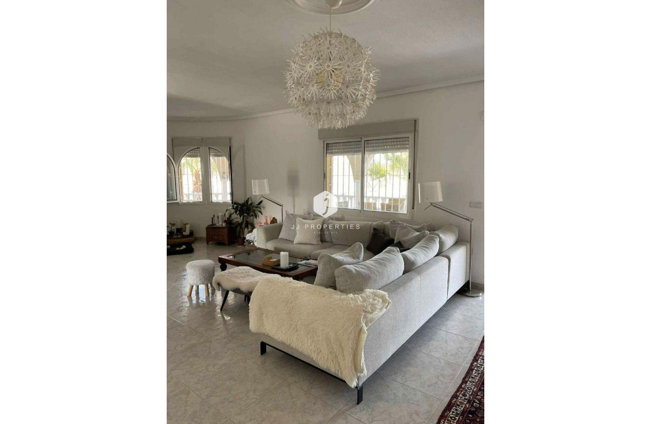 Aus zweiter Hand - Villa -
Rojales - La Marquesa