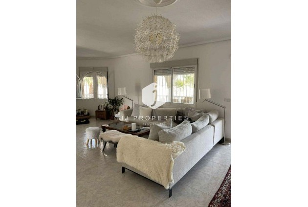 Aus zweiter Hand - Villa -
Rojales - La Marquesa