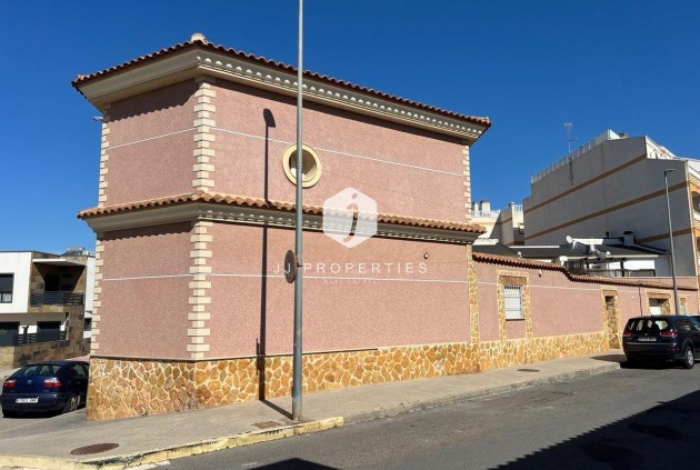 Aus zweiter Hand - Villa -
Formentera del Segura - Formentera De Segura